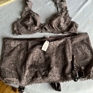 Victoria's Secret angels BRA PANTY SET ANGELS Red Lace 36B AND Large